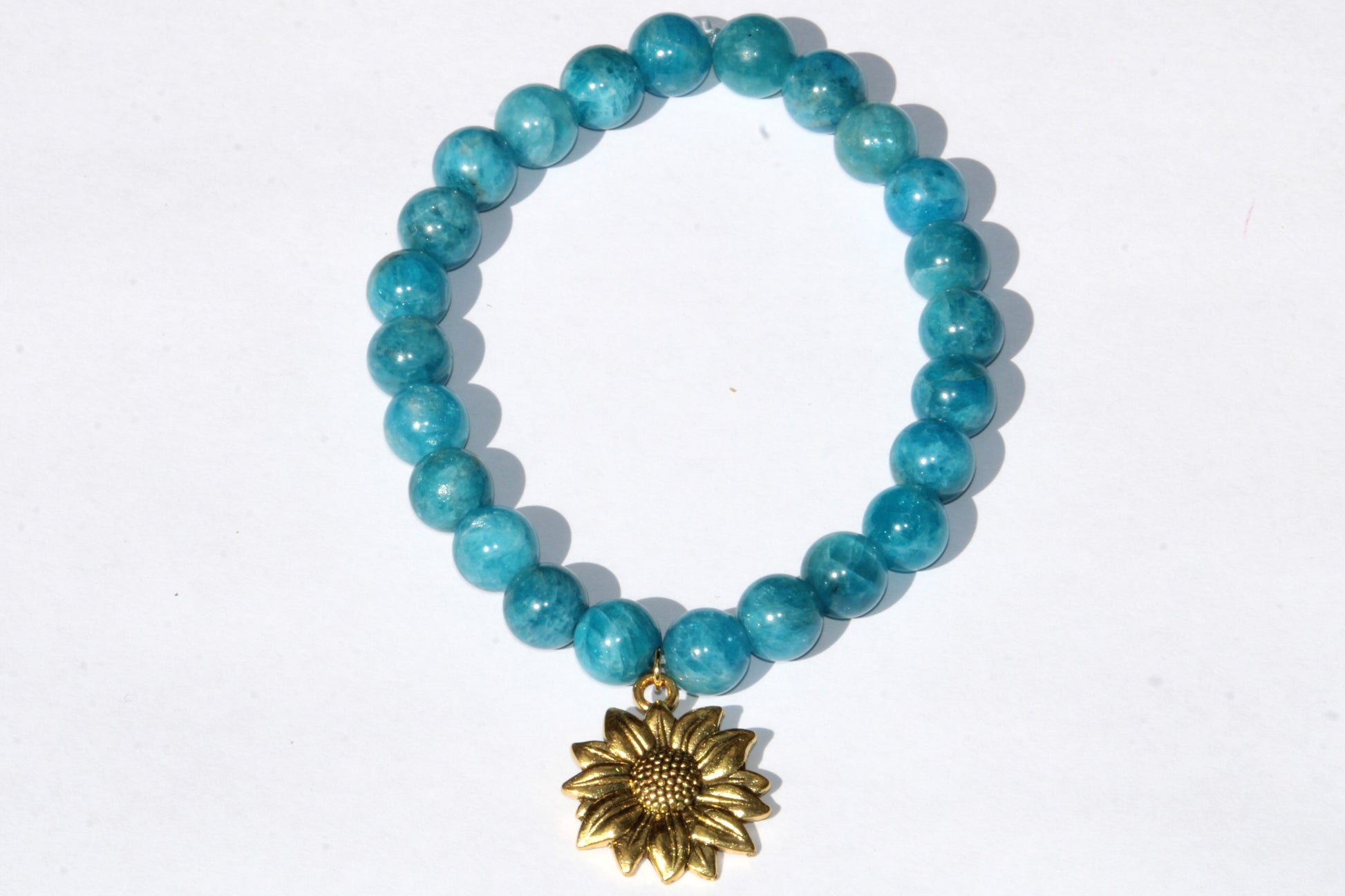Bracelet en Apatite Bleue ; bracelet en pierres naturelles d'apatite bleue ; bracelet pierre naturelle apatite bleue ; bracelet en pierre naturelles