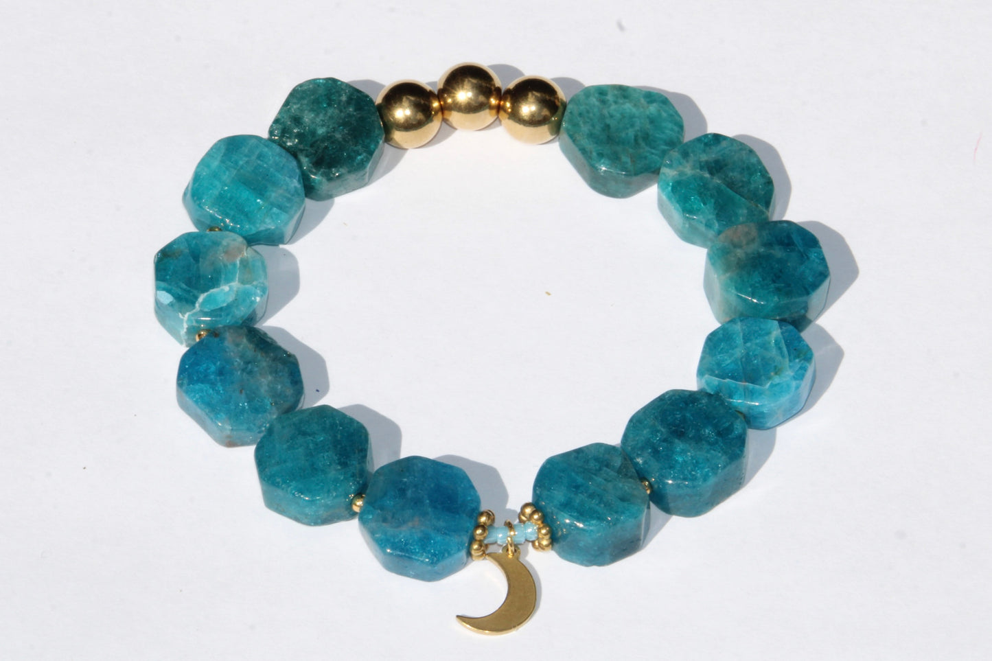 Bracelet en Apatite Bleue ; bracelet en pierres naturelles d'apatite bleue ; bracelet pierre naturelle apatite bleue ; bracelet en pierre naturelles