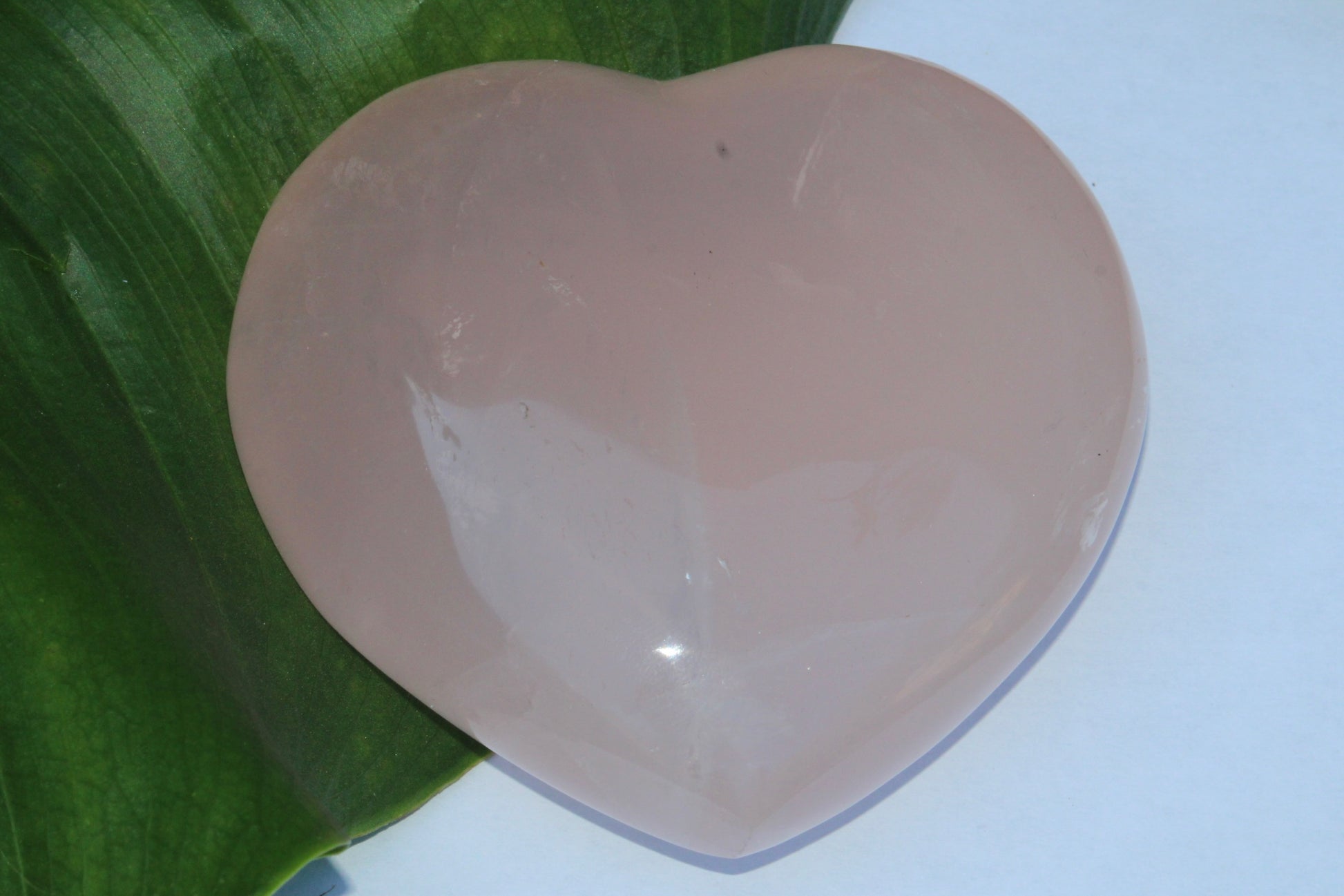 Quartz rose en pierre ; Quartz rose ; Quartz rose en coeur ; pierres naturelles ; lithothérapie ; lithotherapie ; bien etre
