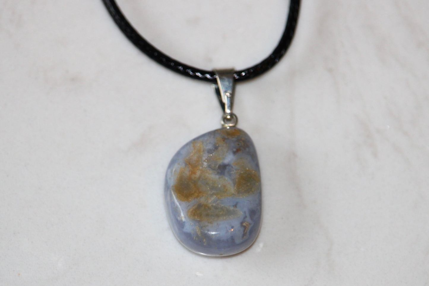 Collier en Calcédoine Bleue