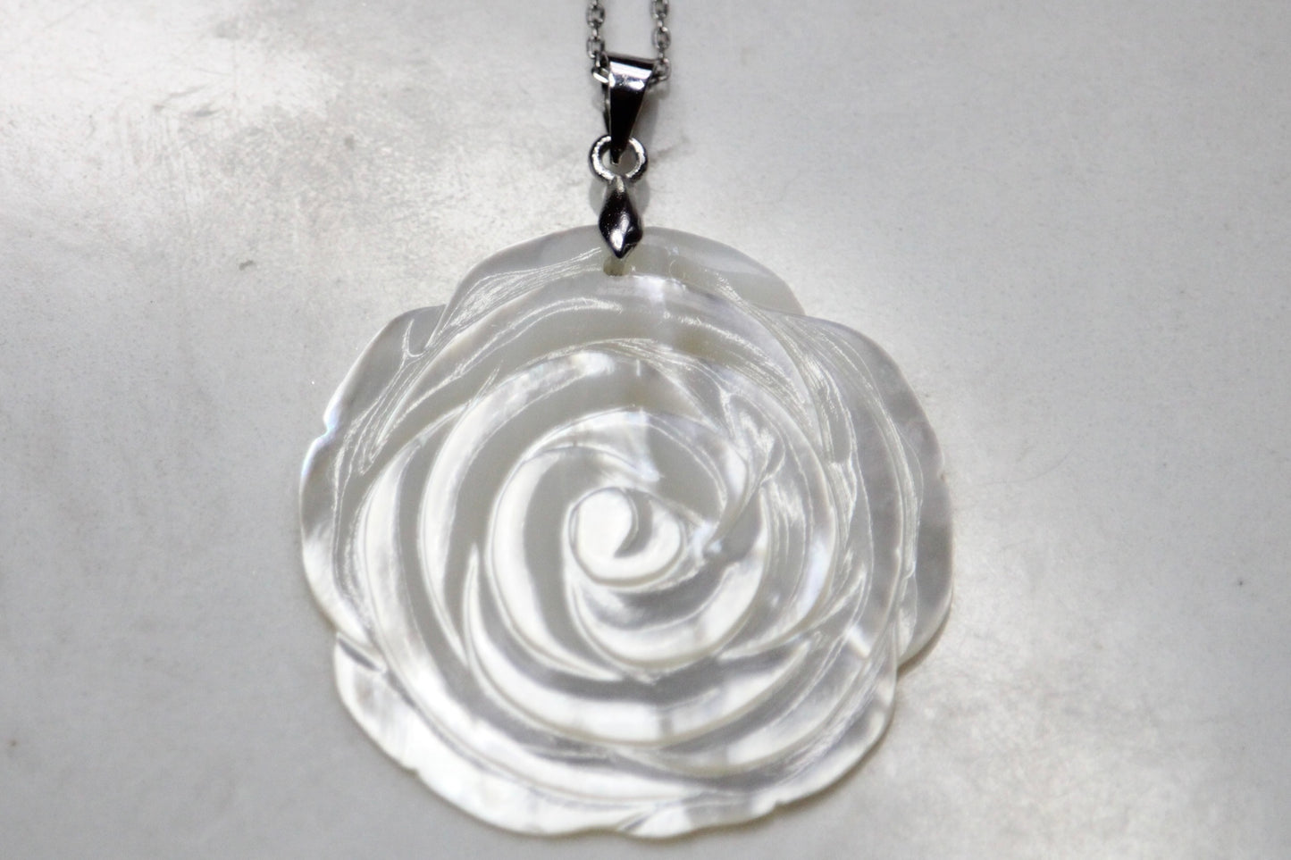 Collier de Rose en Nacre