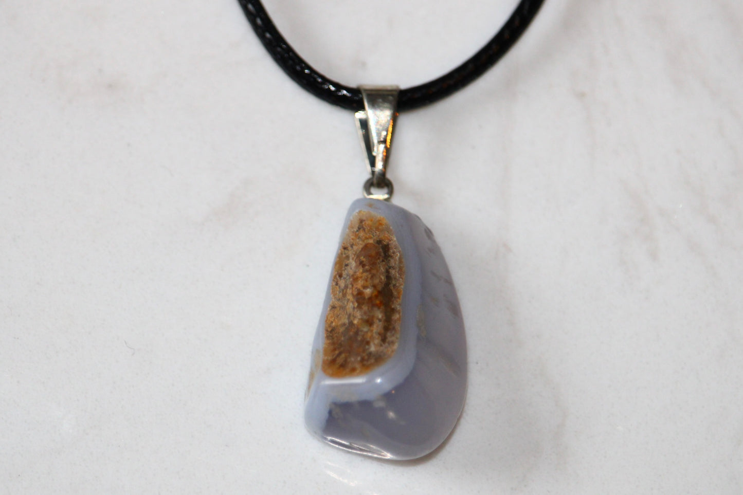 Collier en Calcédoine Bleue