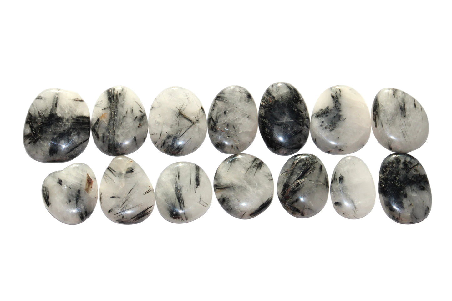 Quartz avec inclusions de tourmaline noire ; cristal de roche avec inclusions de tourmaline noire ; pierres naturelles ; lithothérapie ; signature minérale