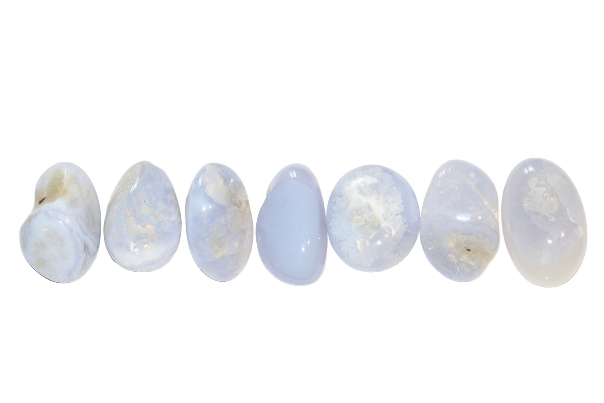 calcédoine bleue ; pierre naturelle de calcédoine bleue ; timide ; lithothérapie ; signature minérale