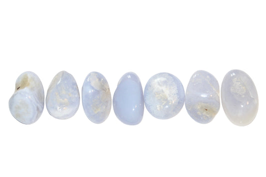 calcédoine bleue ; pierre naturelle de calcédoine bleue ; timide ; lithothérapie ; signature minérale