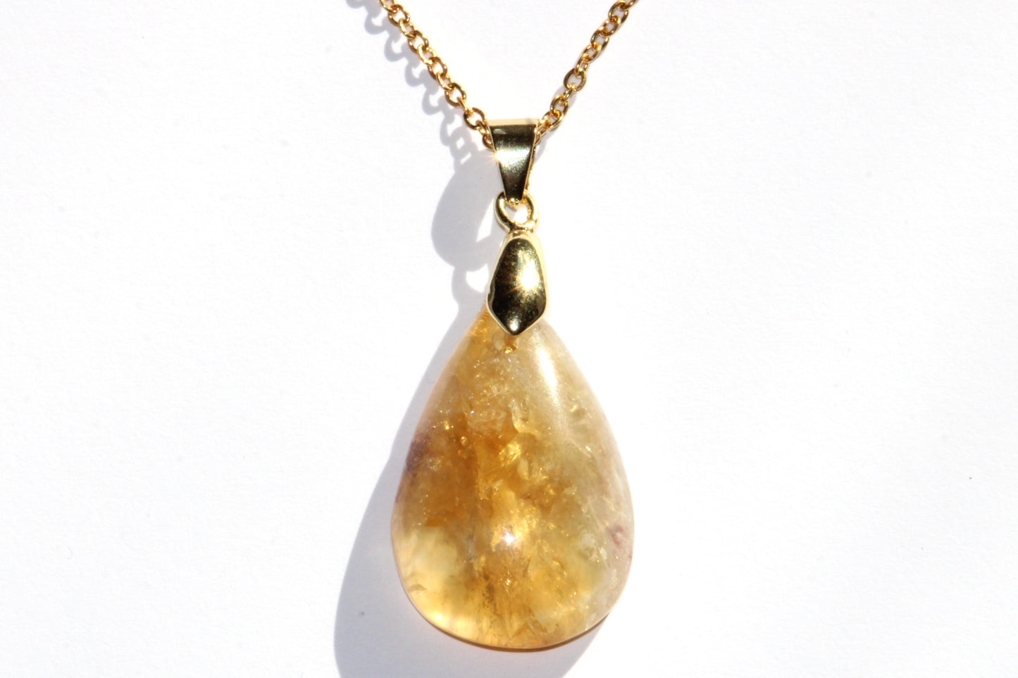 collier en pierre naturelle de citrine; collier en citrine naturelle; collier en citrine et acier inoxydable; bijoux en pierre naturelle; bijoux en citrine; lithothérapie; lithotherapie; signature minerale ; signature minérale ; pierres naturelles ; pierre naturelle ; citrine