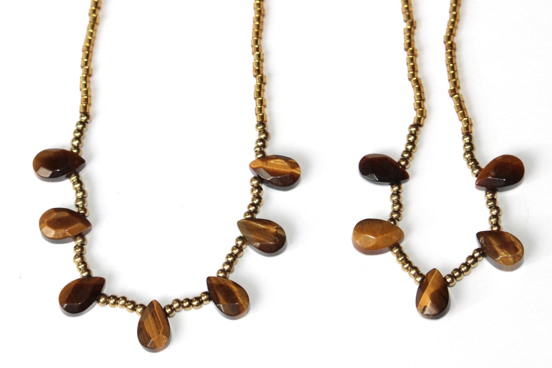 Parure oeil de tigre ; parure en pierre naturelle ; parure oeil de tigre et acier inoxydable doré ; bijoux en pierre naturelle ; collier oeil de tigre ; lithothérapie ; signature minérale ; signature minerale