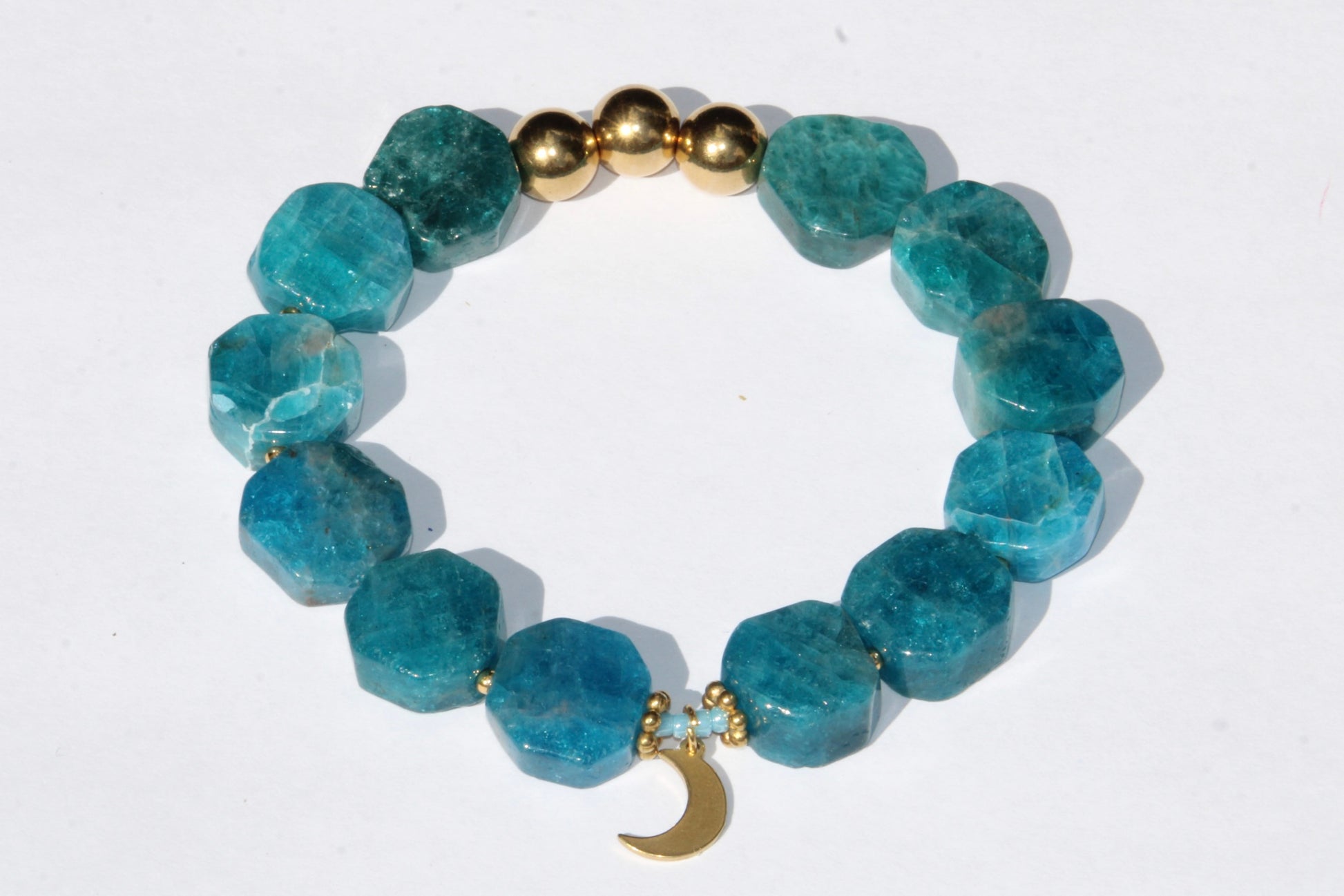 Bracelet en Apatite Bleue ; bracelet en pierres naturelles d'apatite bleue ; bracelet pierre naturelle apatite bleue ; bracelet en pierre naturelles 