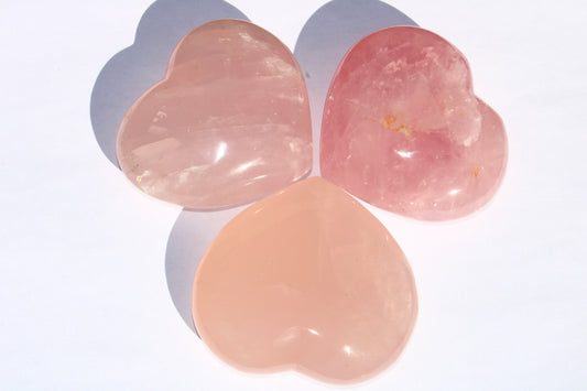 Coeur en qquartz rose; quartz rose; pierres naturelles; quartz rose de bonne qualité; signature minérale; signature minerale; lithothérapie; lithotherapie 