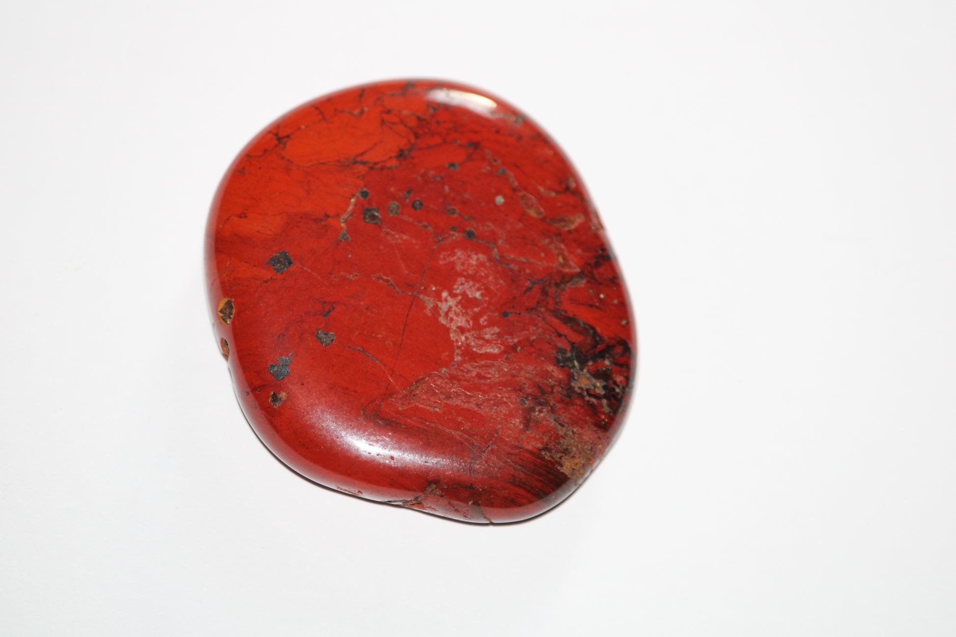 Lithothrapie ; lithotherapie ; signature minérale ; signature minerale ; pierre naturelle de jaspe rouge ; jaspe rouge ; galet en jaspe rouge ; pierres naturelles ;