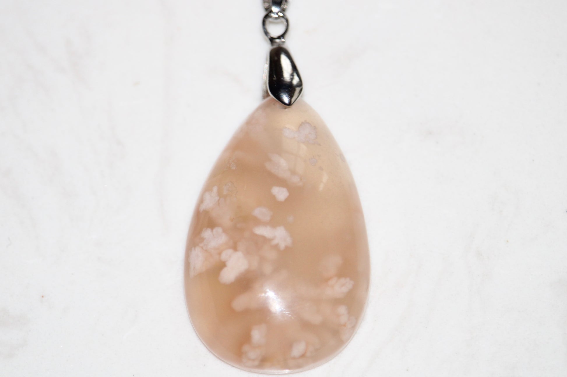 Collier en pierre naturelle; collier agate fleur; collier agate en fleur; collier lithothérapie; collier lithotherapie; lithotherapie; signature minerale; signature minérale 