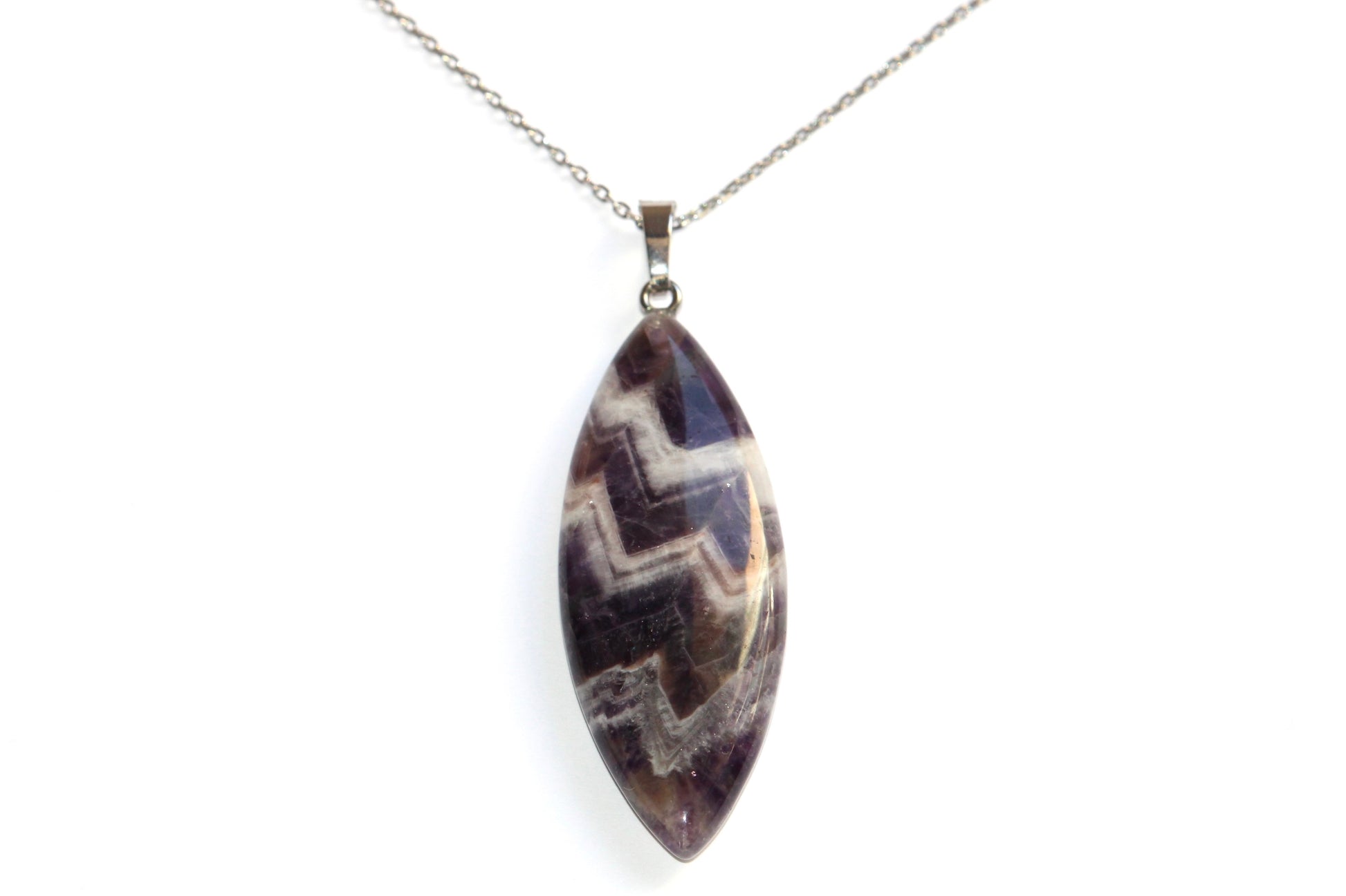 collier amethyste en acier inoxydable ; collier en pierre naturelle d'améthyste ; collier lithothérapie ; collier améthyste femme; signature minérale ; signature minerale 