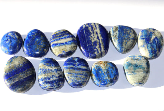 Lapis lazuli ; pierre en lapis lazuli ; galet en lapis lazuli ; pierres naturelles ; lithothérapie ; signature minérale 