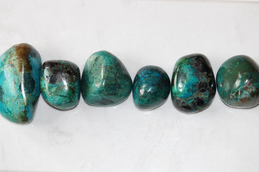 Chrysocolle; pierres naturelles; signature minerale; signature minérale, lithothérapie; lithotherapie, reiki ; pierre naturelle de chrysocolle ; chrysocolle roulée ; cristaux naturel 